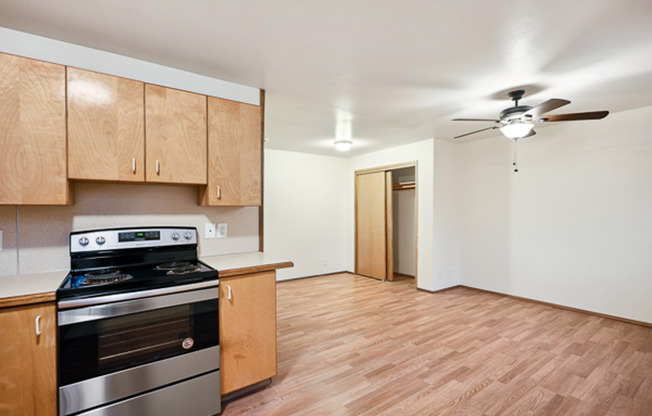 Studio, 1 bath, 400 sqft, $1,150, Unit A18