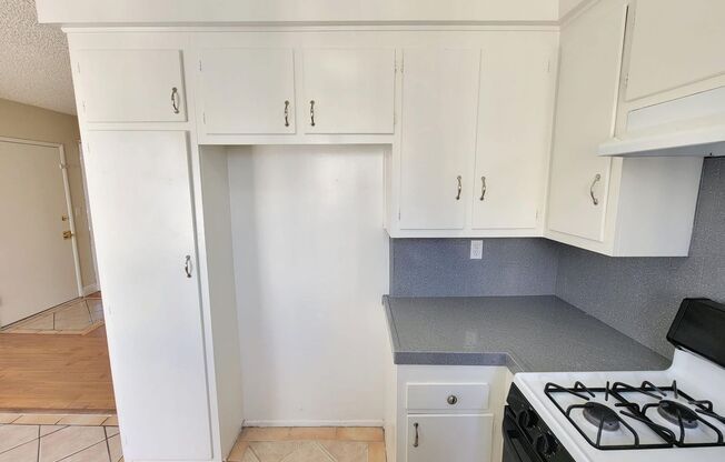 1 bed, 1 bath, $1,795, Unit 18 HUD