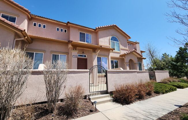 Quiet, adorable 2 Bed 3 Bath Townhome in 80923!