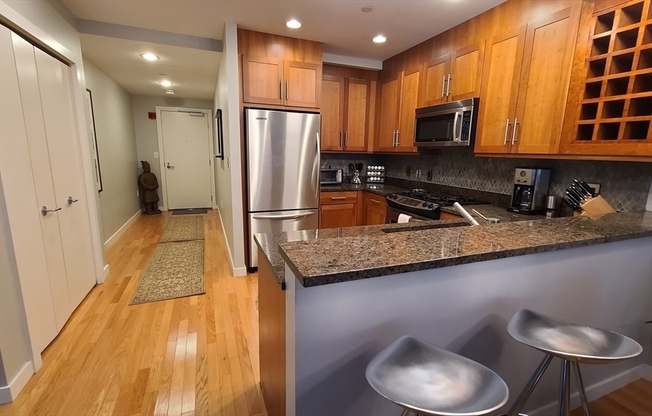 1 bed, 1 bath, 836 sqft, $3,600, Unit 903