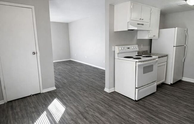 2 beds, 1 bath, 910 sqft, $950, Unit H8