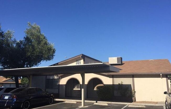 Cozy 2 Bedroom Townhome in the Northwest!