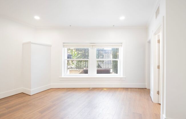 Studio, 1 bath, 375 sqft, $1,650, Unit 114