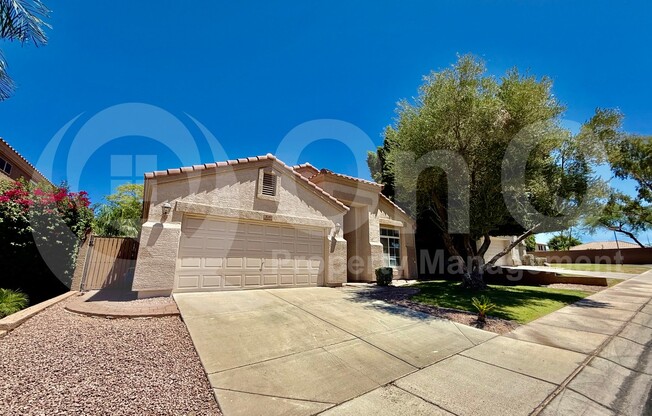 826 W CAROB DR