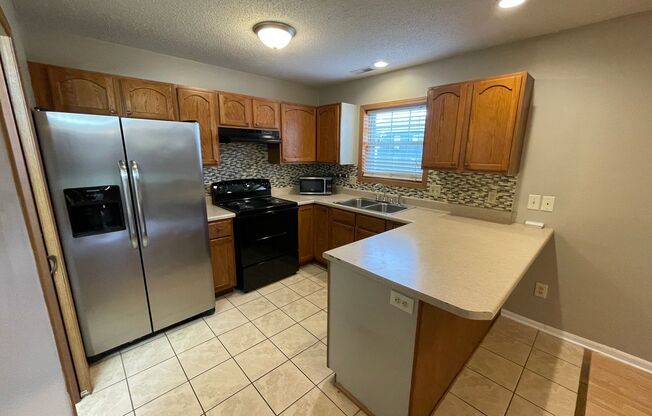 3 beds, 2.5 baths, $1,695