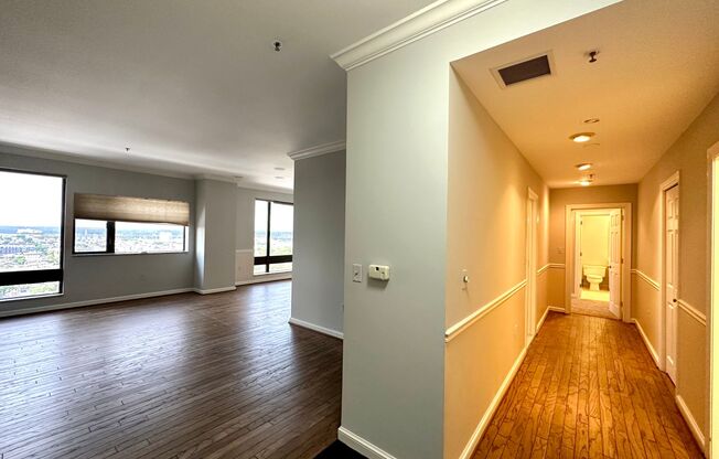 Charming 1 Bedroom/ 1.5 Bathroom Condo Unit in Inner Harbor, Baltimore, MD!