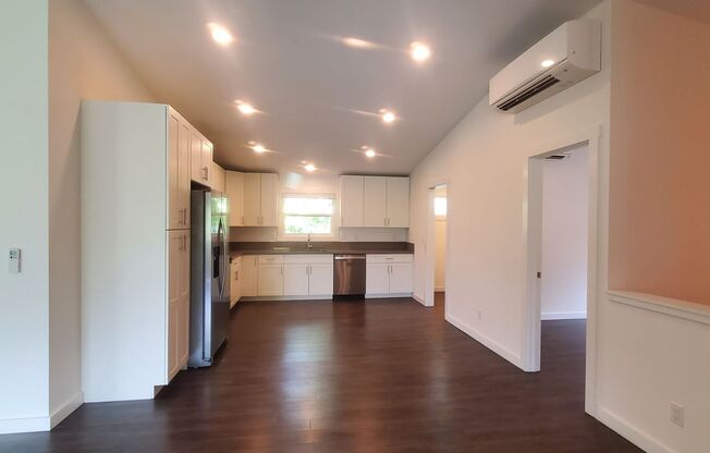 4 bed, 3 bath with den, upstairs unit in Kailua, AVAILABLE NOW!