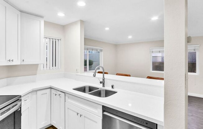 Beautiful one bedroom/one bath in the Verano community at UTC! Close to so much!