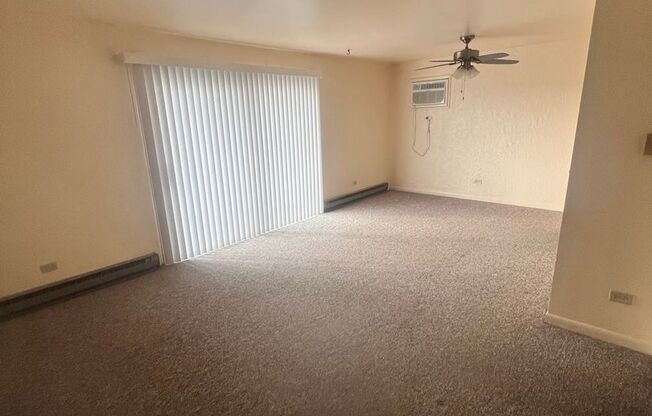 2 beds, 1 bath, $1,000, Unit 884 Gettysburg Drive unit 3