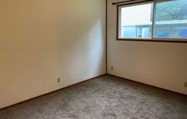 2 beds, 1 bath, 800 sqft, $695