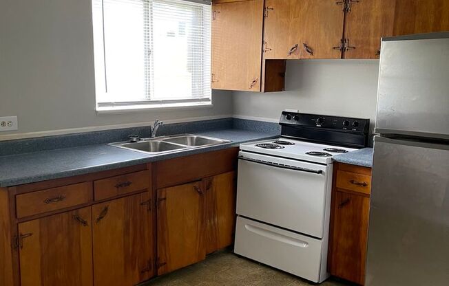 2 beds, 1 bath, 800 sqft, $849, Unit 201