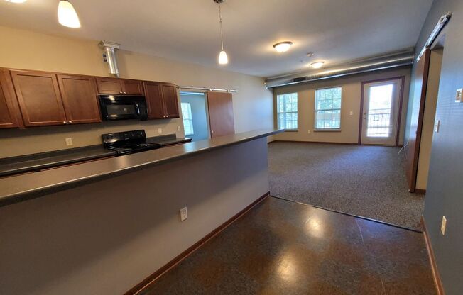 2 beds, 1 bath, $1,050, Unit 109