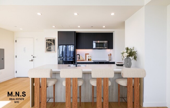 2 beds, 2 baths, $8,400, Unit 1118