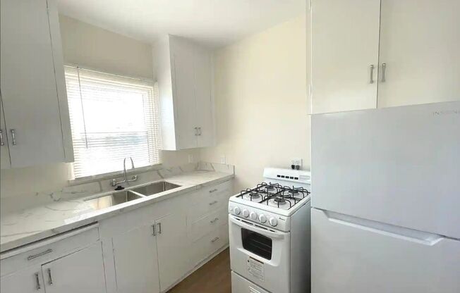 Charming Studio in National City – Private Entrance & Parking!