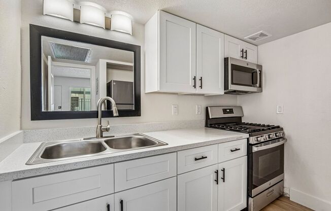 1 bed, 1 bath, 450 sqft, $1,149, Unit 31