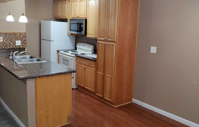 2 beds, 1 bath, 840 sqft, $1,650