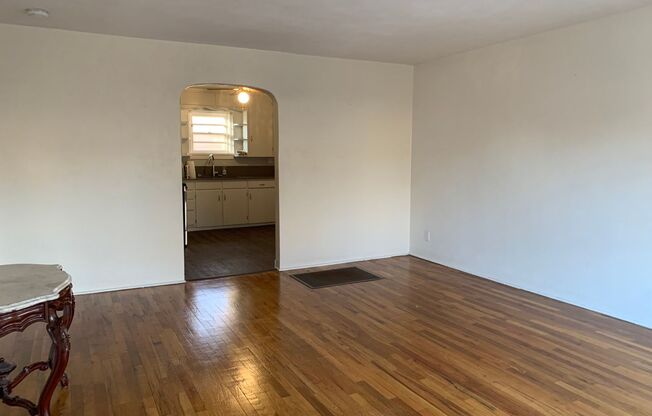 2 beds, 1 bath, $2,300