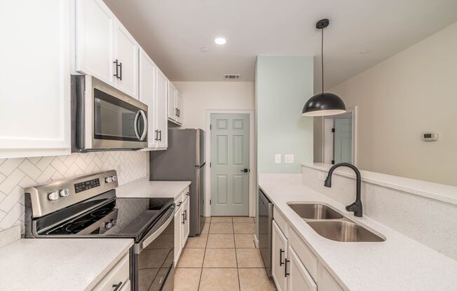 2211 Pretty Lake