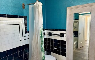 6330 1/2 FRANKLIN AVE