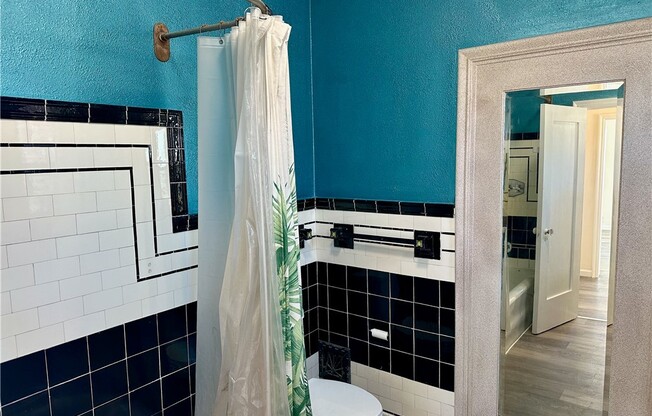 6330 1/2 FRANKLIN AVE