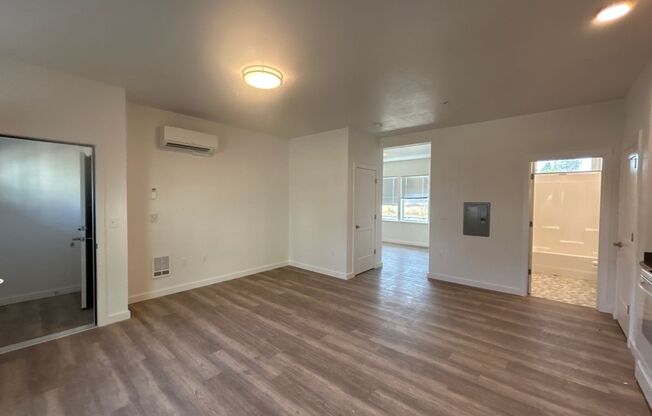 Studio, 1 bath, 639 sqft, $1,300