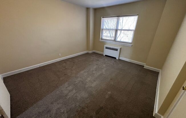 2 beds, 1 bath, 876 sqft, $1,000, Unit C71