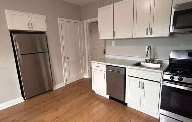 Lower East Side Milwaukee Studio and One bed Apartments- Flexible Lease Terms