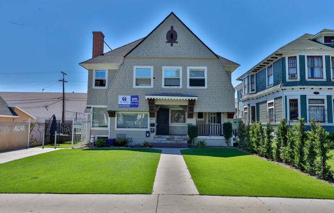Pisces Victorian Home on Menlo Avenue