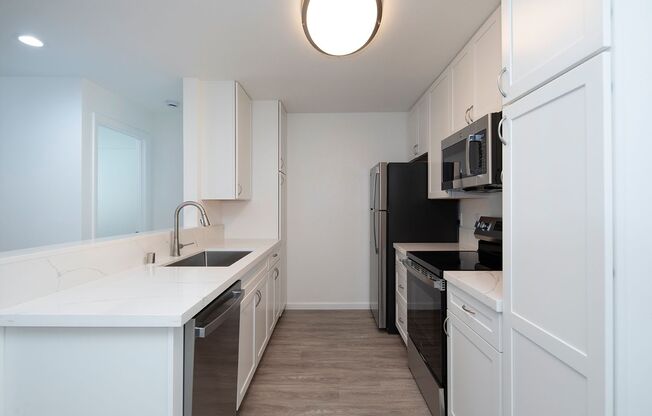 2 beds, 2 baths, 965 sqft, $2,995, Unit 243