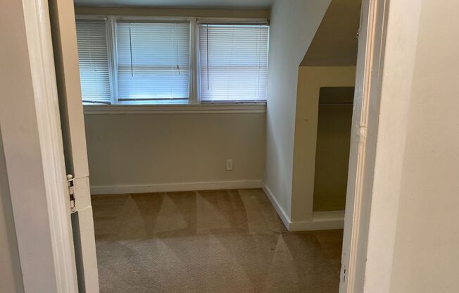 2 beds, 1 bath, $1,550, Unit 5