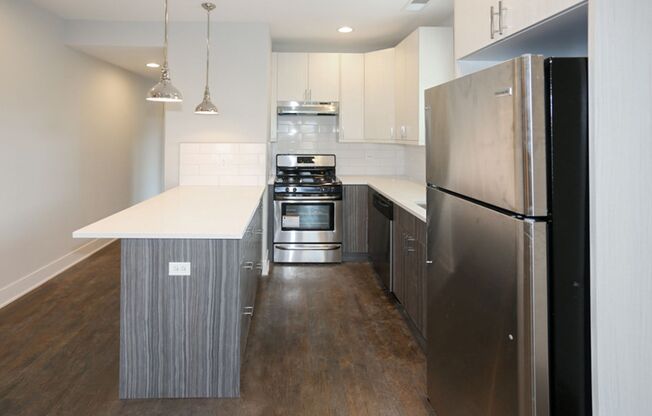 2 beds, 1 bath, 755 sqft, $3,100, Unit 3915-3S