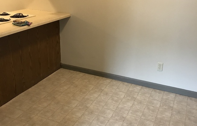 1 bed, 1 bath, 615 sqft, $800, Unit D3