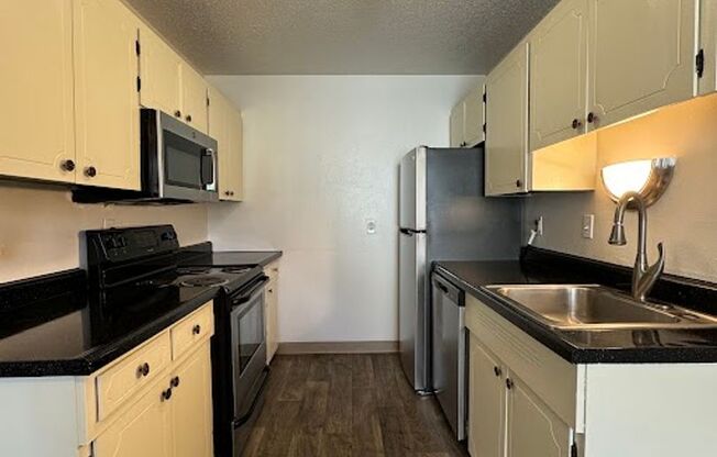 2 beds, 1 bath, 850 sqft, $1,399, Unit 12