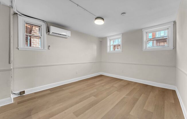 2 beds, 1 bath, 4 sqft, $2,050, Unit A1