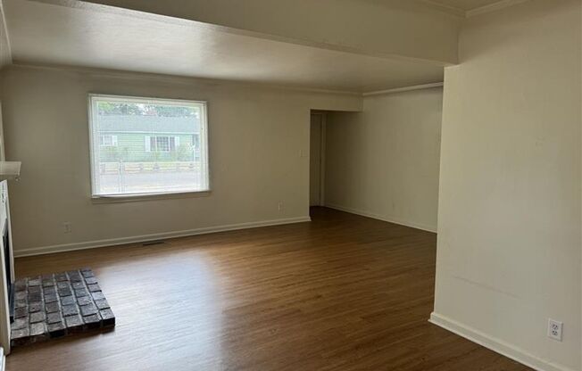 4 beds, 1 bath, $2,750