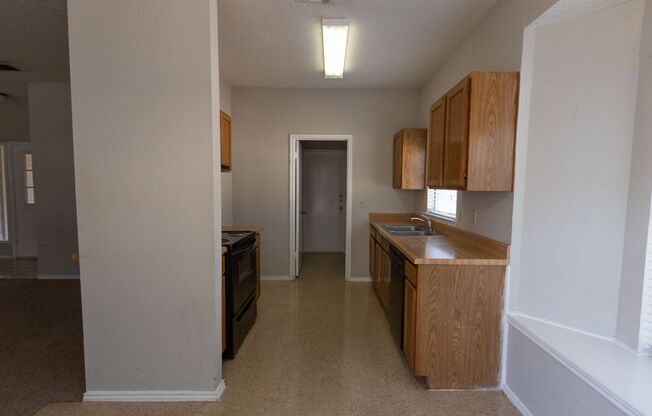 GREAT 2-STORY FLOOR PLAN W/COUNTRY STYLE FRONT PORCH*MASTER BEDROOM DOWN*1.5 CAR GARAGE*SPACIOUS MASTER SHOWER UPGRADED & HANDICAP ACCESSIBLE AS WELL*WALK-IN CLOSET*2"FAUX BLINDS*TENANT TO VERIFY SCHOOLS IF IMPORTANT*EASY ACCESS TO RANDOLPH AFB & FT. SAM