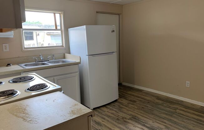 2 beds, 1 bath, $1,050