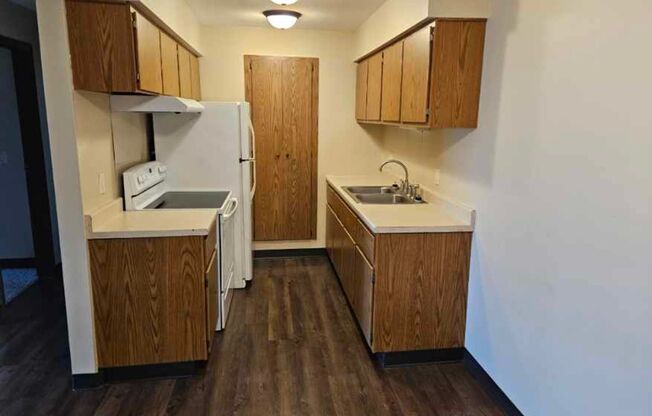 2 beds, 2 baths, $995, Unit 15