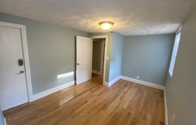 2 beds, 1 bath, $3,600, Unit A