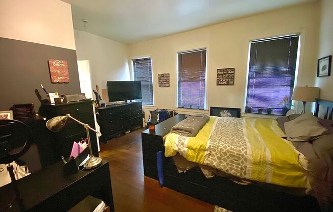 4 beds, 2 baths, 2,000 sqft, $2,200, Unit Front / A