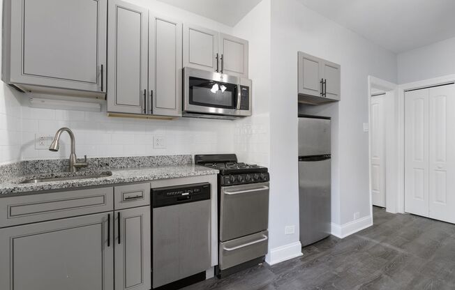Studio, 1 bath, 305 sqft, $1,475, Unit 218