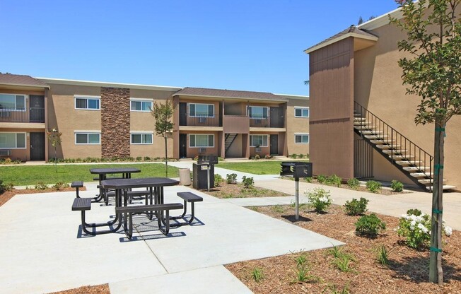 3 beds, 1 bath, 1,082 sqft, $2,795, Unit G202