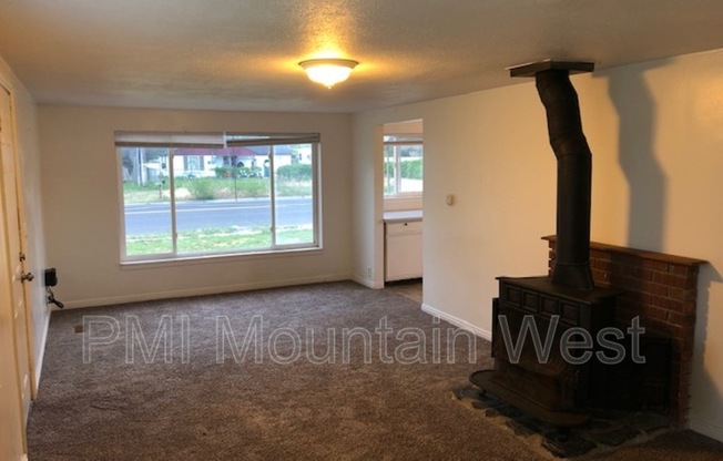 2 beds, 1 bath, 1,025 sqft, $1,395