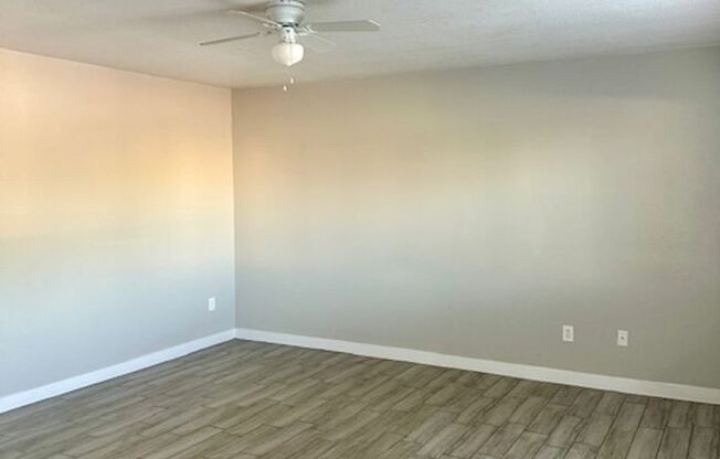 2 beds, 1 bath, 803 sqft, $1,195, Unit Unit 9