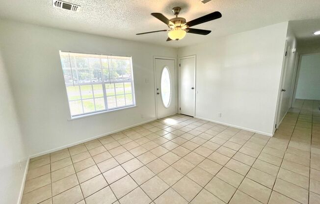 3 beds, 1 bath, $1,100