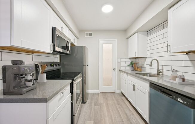 2 beds, 2 baths, 1,025 sqft, $1,399, Unit 1037