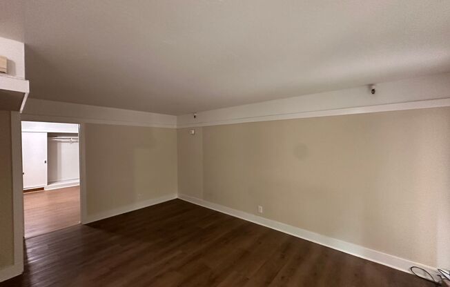 052 (2729 Lombard)