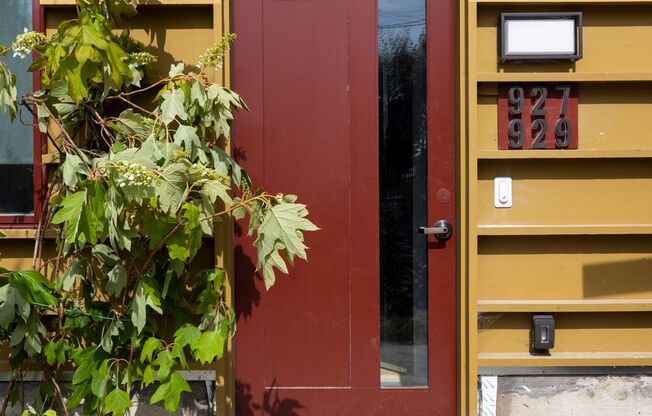 Bright Live-Work Studio with Deck & Tall Ceilings off Lowell Street in Oakland