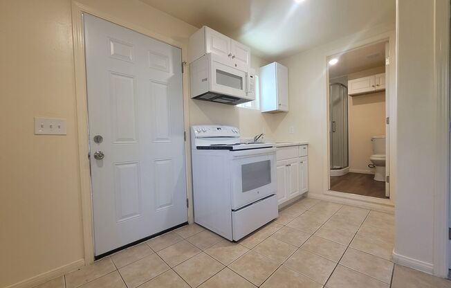 Single-Story 1-Bedroom Back House in Redlands!