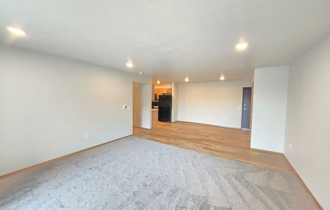 2 beds, 1 bath, 1,090 sqft, $1,230, Unit 3400 208